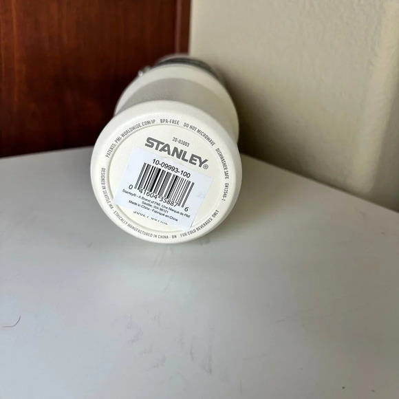 NIB The ICEFLOW Stanley Flip Straw Tumbler 30 oz RARE Cream Colorway - Picture 6 of 6